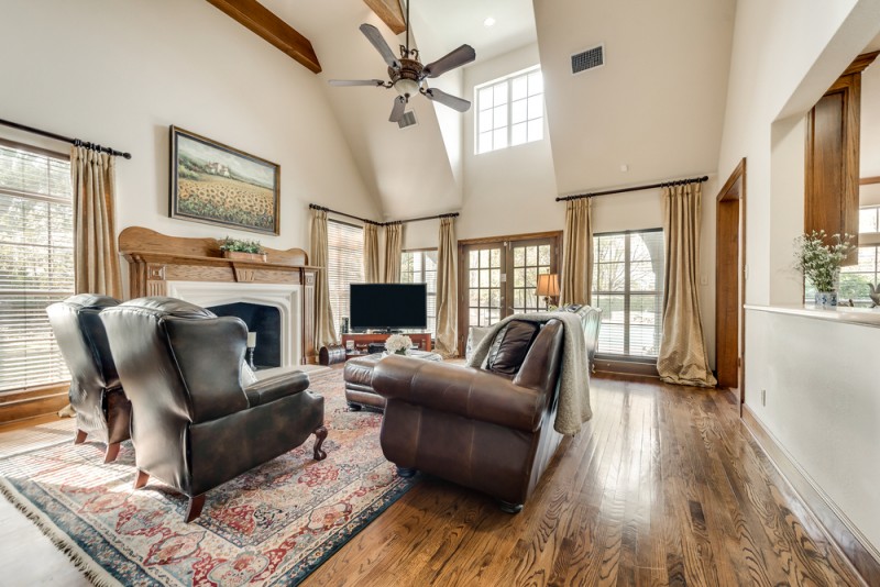    Warm and Inviting Family Room with Soaring Ceilings and Wooden Beams 